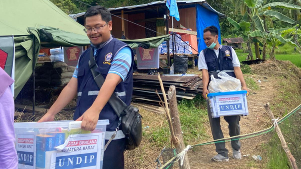 Relawan D-DART Undip Ceritakan Tantangan hingga Akses Ekstrem Saat Bantu Korban Banjir Sumatera Barat